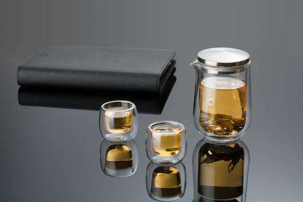 Lite reisesett med to koppar